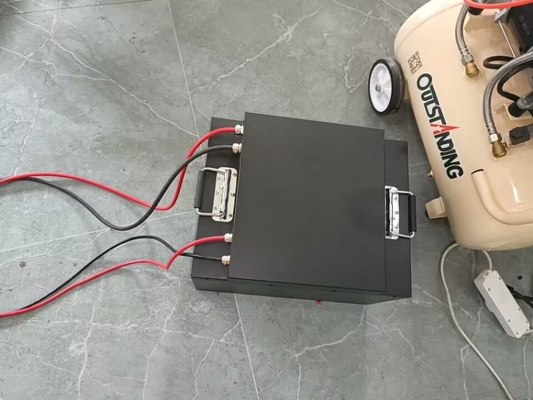 batería del litio de 24v 200ah Lifepo4 para el equipo de limpieza del depurador del barrendero de la máquina del piso